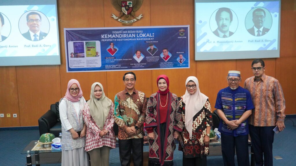 Unhas Gelar Diskusi dan Bedah Buku “Kemandirian Lokal”, Sebuah Karya Pemikiran Prof. A. Mappadjantji dan Prof. Radi A. Gany