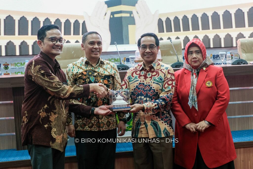 Unhas dan Badan Pengelola Keuangan Haji (BPKH) Berkolaborasi Melalui Penandatanganan MoU