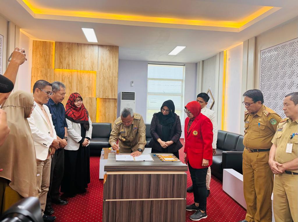 Penandatanganan Naskah Penyerahan Hibah Daerah (NPHD) dari Pemda Luwu Timur untuk Dana Abadi Unhas