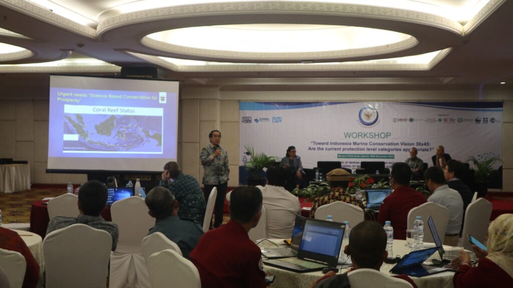 Rektor Unhas Prof. JJ Narasumber Workshop KKP: Mengeksplorasi Visi Konservasi Laut Indonesia 30x45