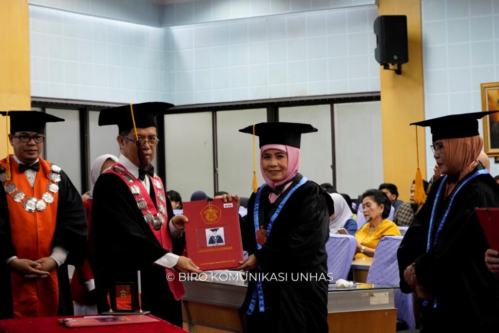 Rektor Unhas Kukuhkan Empat Guru Besar Baru dalam Bidang Ilmu yang Beragam
