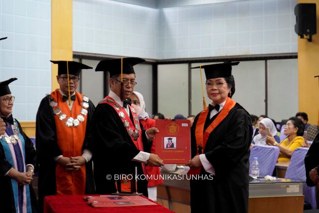 Rektor Unhas Kukuhkan Empat Guru Besar Baru dalam Bidang Ilmu yang Beragam