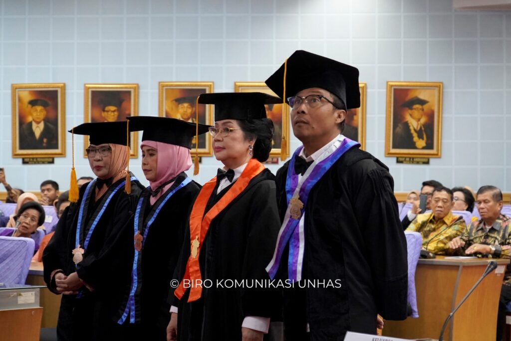 Rektor Unhas Kukuhkan Empat Guru Besar Baru dalam Bidang Ilmu yang Beragam