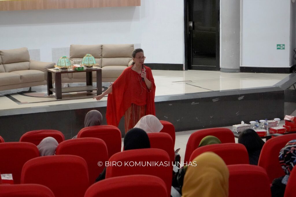 50 Tahun Perjalanan Sinematik Christine Hakim, Menginspirasi dan Memotivasi Mahasiswa Unhas