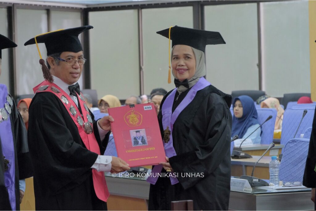 Pengukuhan Tiga Guru Besar Baru di Unhas: Menguatkan Keahlian di Fakultas Ekonomi dan Bisnis, Kesehatan Masyarakat, dan Kedokteran