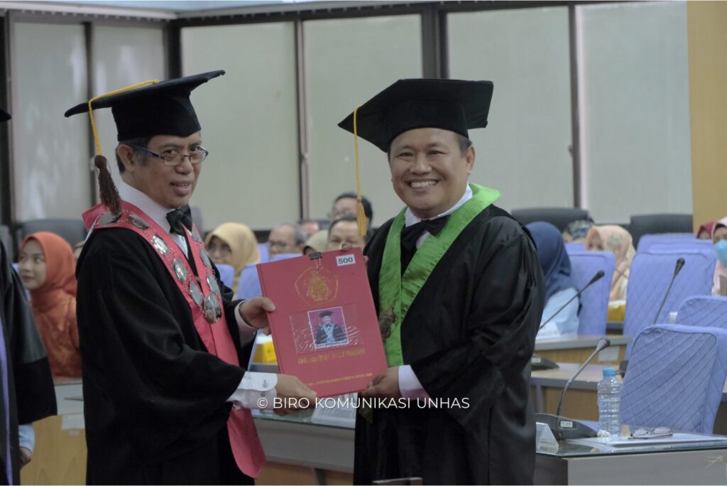 Pengukuhan Tiga Guru Besar Baru di Unhas: Menguatkan Keahlian di Fakultas Ekonomi dan Bisnis, Kesehatan Masyarakat, dan Kedokteran