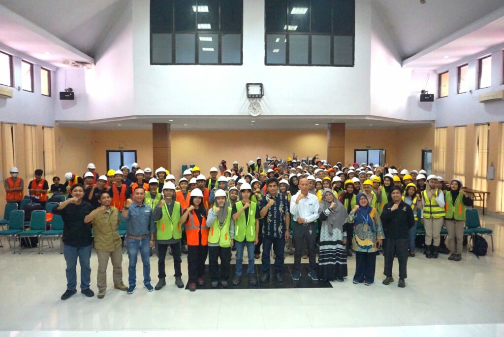 Pelepasan Mahasiswa PKL 1 Gelombang 6 Fakultas Kehutanan Unhas, Dekan: Jaga Kekompakan dan Kesehatan di Lapangan