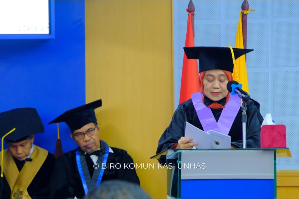 Rektor Unhas Kukuhkan Tiga Professor Baru Fakultas Kesehatan Masyarakat