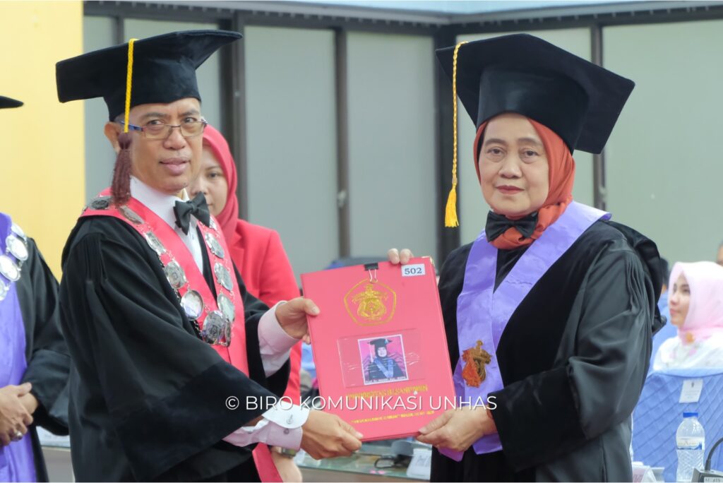 Rektor Unhas Kukuhkan Tiga Professor Baru Fakultas Kesehatan Masyarakat