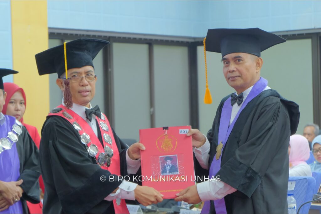 Rektor Unhas Kukuhkan Tiga Professor Baru Fakultas Kesehatan Masyarakat