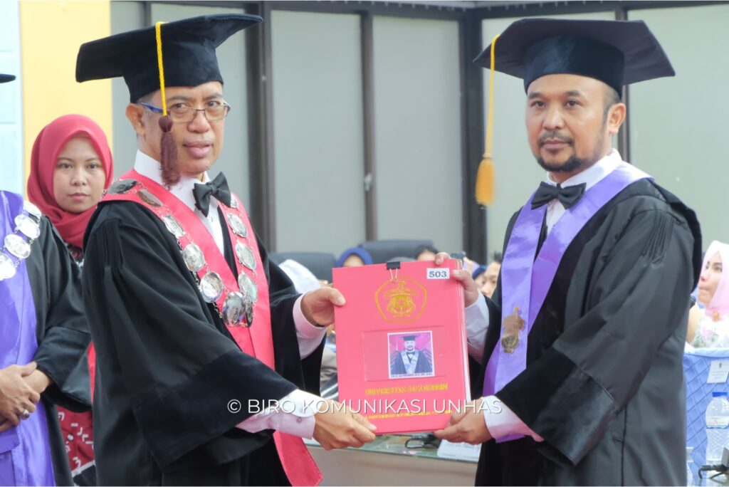 Rektor Unhas Kukuhkan Tiga Professor Baru Fakultas Kesehatan Masyarakat