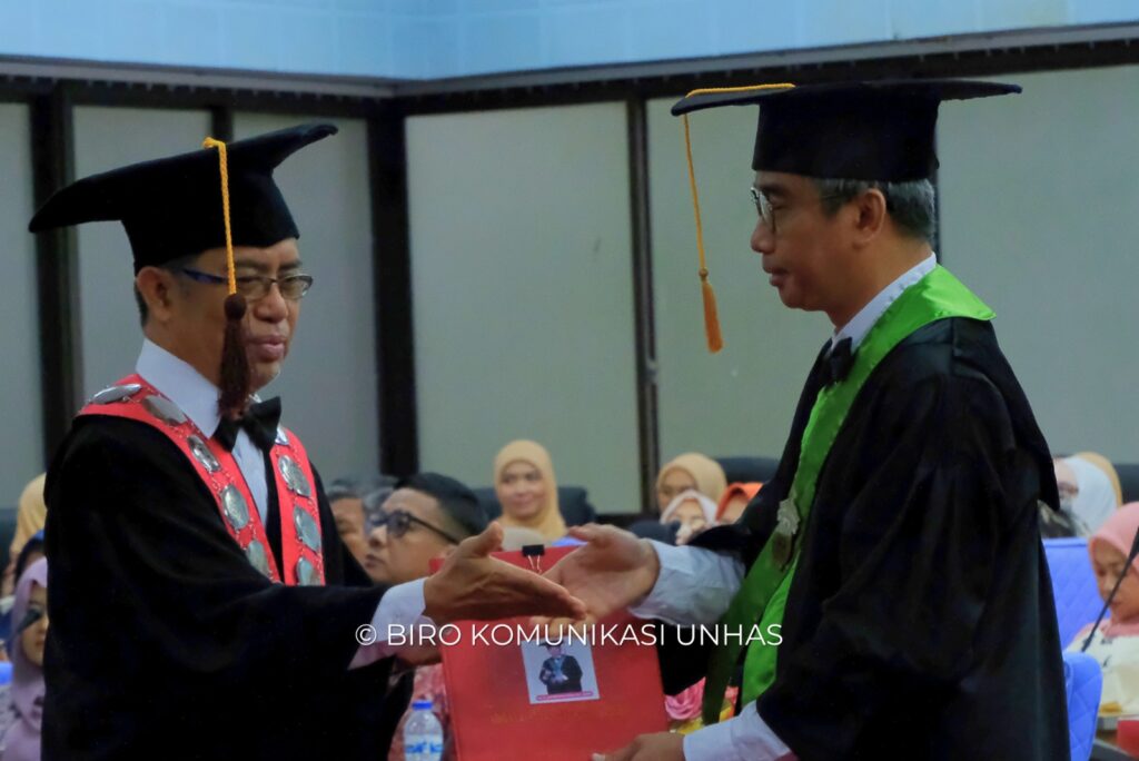 Rektor Unhas Kukuhkan Tiga Profesor Baru Dari Fak. Kedokteran dan FKM