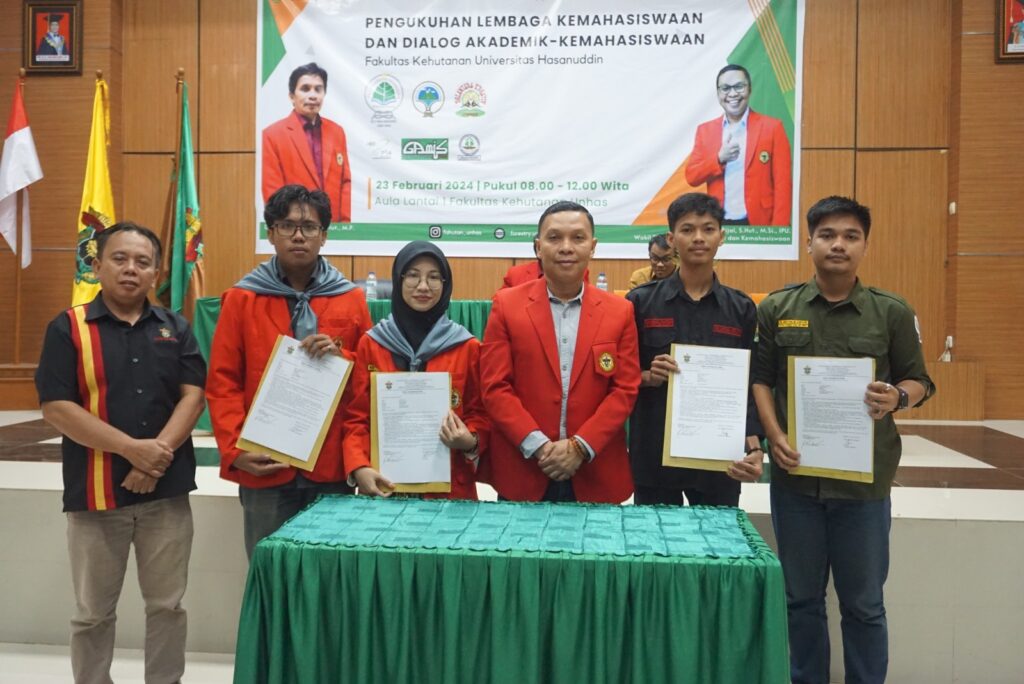 Pengukuhan Bersama Lembaga Kemahasiswaan Fakultas Kehutanan Universitas Hasanuddin Periode 2023-2024