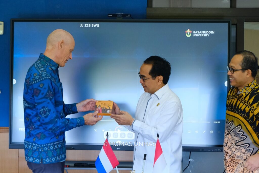 Rektor Unhas Terima Kunjungan Dubes Belanda Lambert Grijns, Bahas Perluasan Kemitraan Bidang Pendidikan