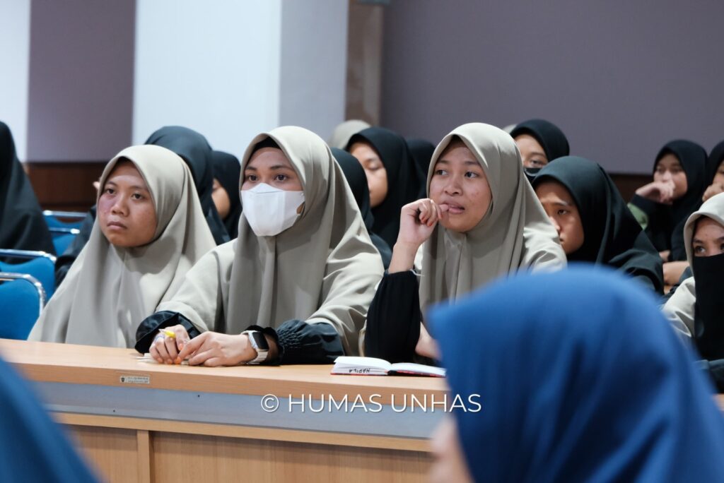 Unhas Terima Kunjungan 130 Siswa Pondok Pesantren Darul Ihsan Kabupaten Sinjai