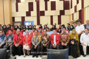 80 Mahasiswa Unhas Terima Bantuan Dana Pendidikan dari Kepolisian Republik Indonesia