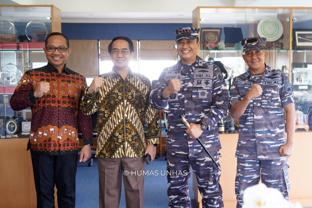 Pertemuan Rektor Unhas Prof. JJ Bersama Letkol Laut (P) Teddy Barata Bahas Potensi Kerja Sama