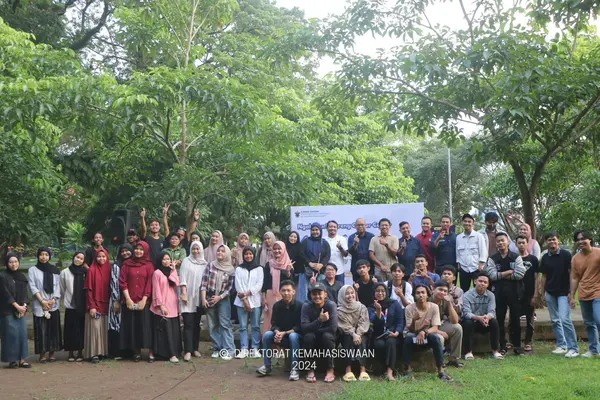Career Center Ngabuburit dan Ngobrol Editing Foto di Taman Teras Unhas