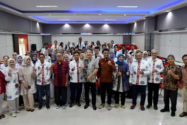 Prof Eiji Tanaka, Pakar Ortodonti dari Jepang Jadi Pembicara di FKG Unhas