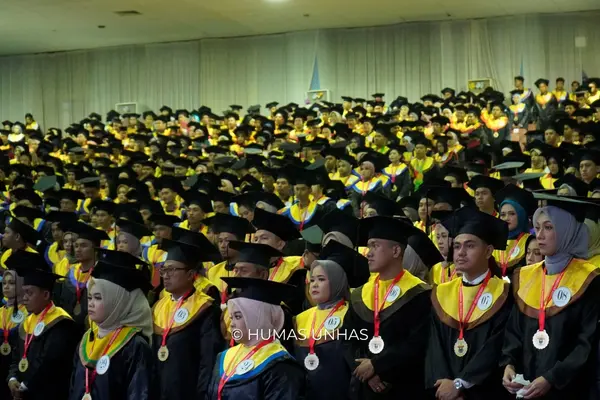 Unhas Hasilkan 1229 Wisudawan Baru pada Periode Wisuda Maret 2024