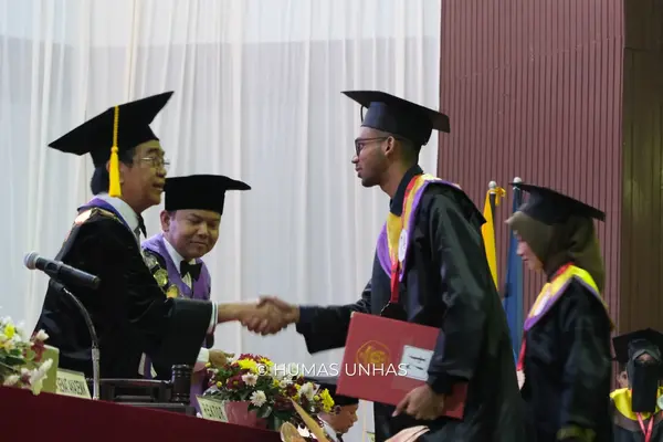 Unhas Hasilkan 1229 Wisudawan Baru pada Periode Wisuda Maret 2024