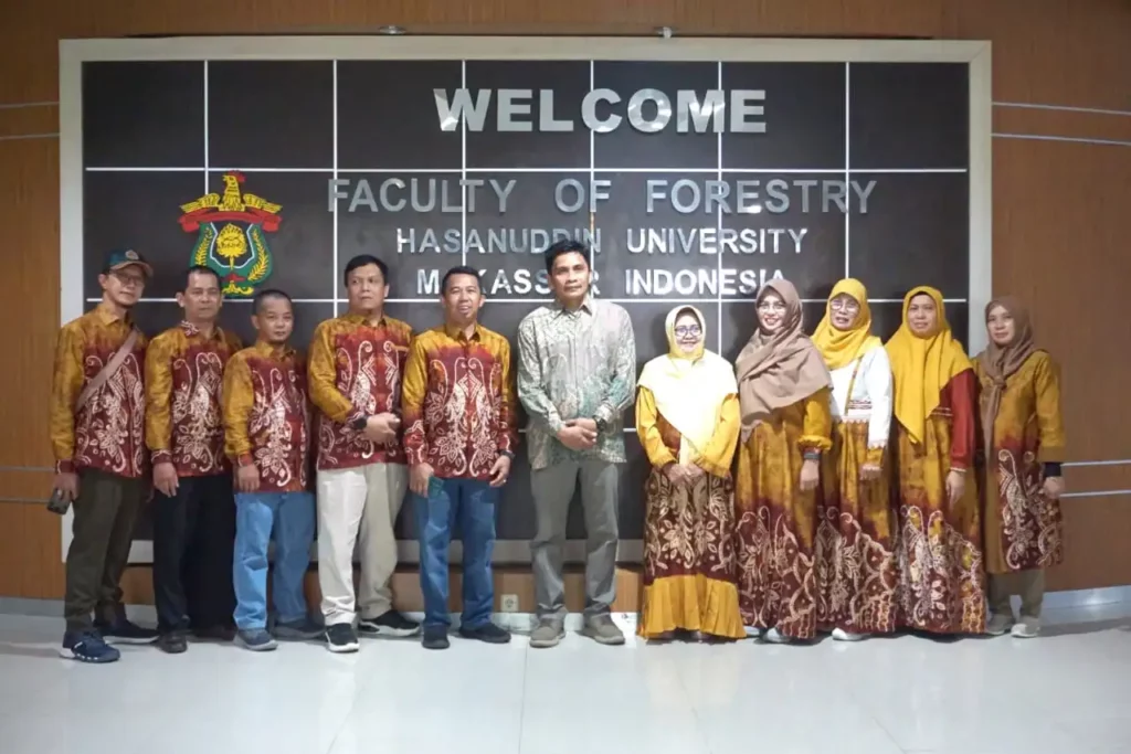 Dekan Fakultas Kehutanan Unhas Terima Studi Banding Fakultas Kehutanan Universitas Lambung Mangkurat Bahas Pengelolaan S2 dan Jurnal (2)