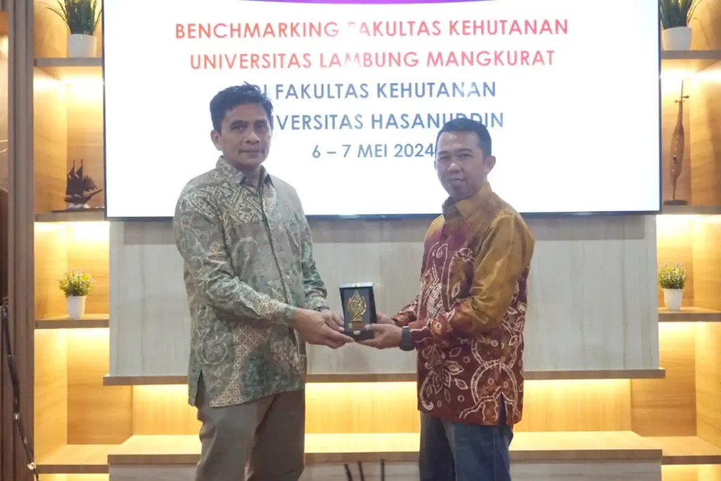 Dekan Fakultas Kehutanan Unhas Terima Studi Banding Fakultas Kehutanan Universitas Lambung Mangkurat Bahas Pengelolaan S2 dan Jurnal (2)