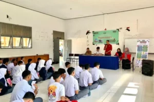 Dosen dan Mahasiswa FKep Unhas Lakukan Edukasi Mitigasi Bencana pada Siswa SMKN 9 Makassar