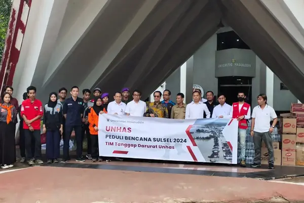 Unhas Salurkan Bantuan Logistik untuk Korban Bencana Alam Luwu