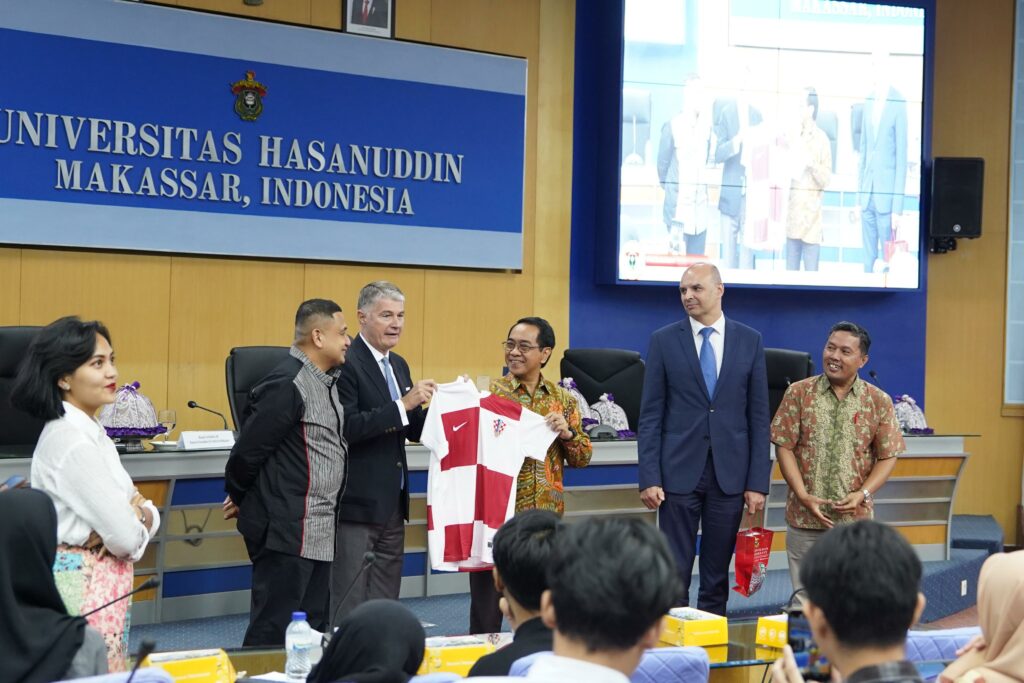 Dubes Kroasia Beri Kuliah Umum di Unhas Sektor Pendidikan Banyak Bisa Dikolaborasikan