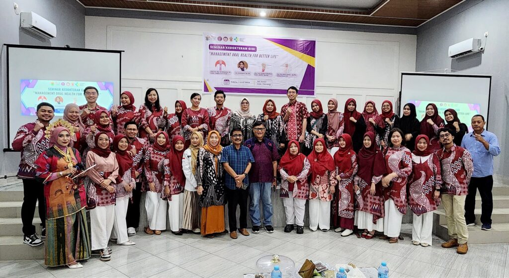 PPDGS Periodonsia dan PPDGS Penyakit Mulut FKG Unhas Kerjasama dengan PDGI Cab. Pinrang Gelar Pengabdian kepada Masyarakat