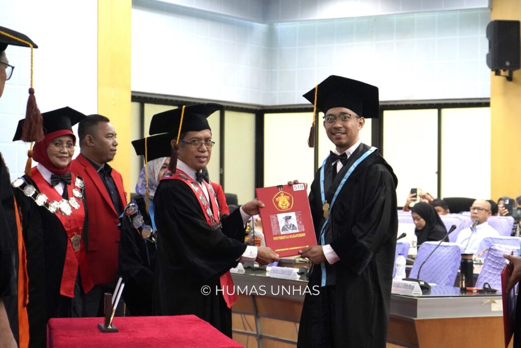 Pengukuhan Empat Guru Besar Baru pada Fakultas Farmasi Universitas Hasanuddin