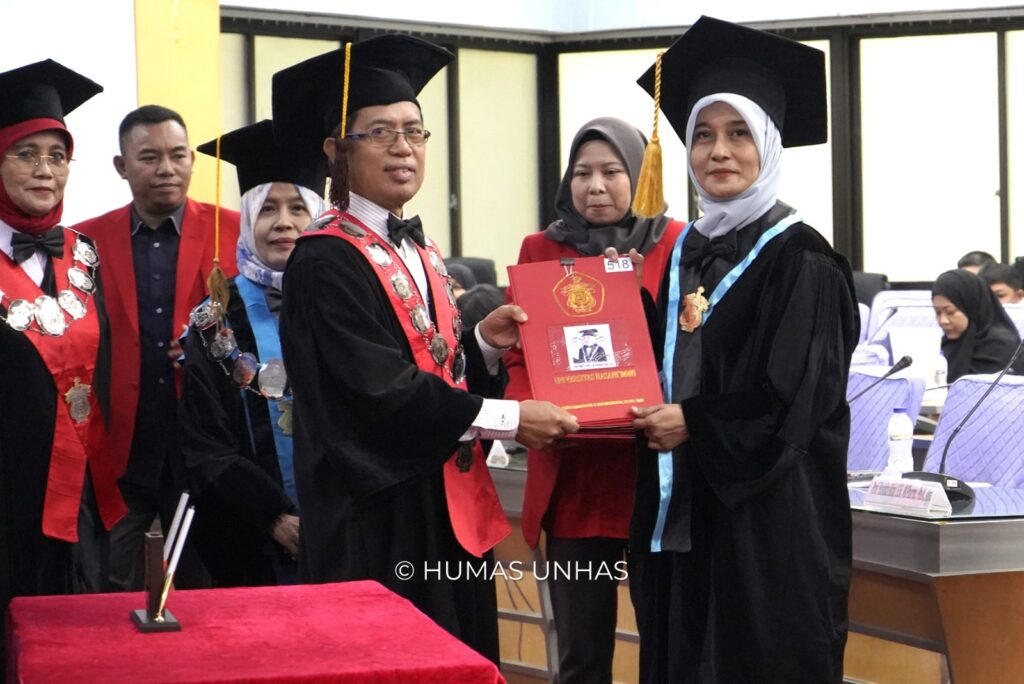 Pengukuhan Empat Guru Besar Baru pada Fakultas Farmasi Universitas Hasanuddin