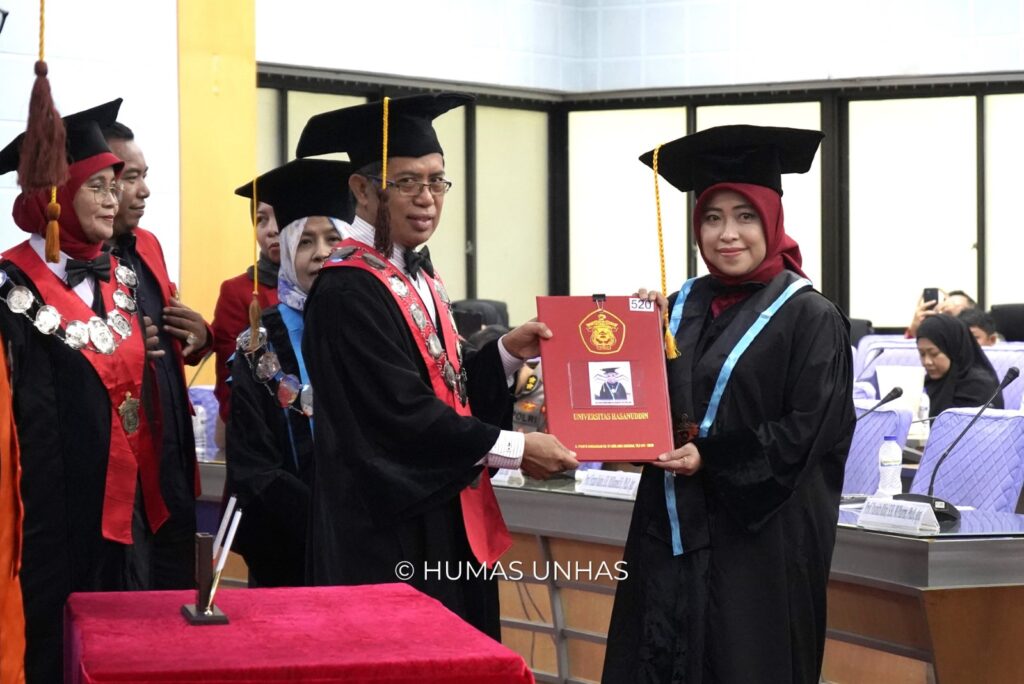 Pengukuhan Empat Guru Besar Baru pada Fakultas Farmasi Universitas Hasanuddin