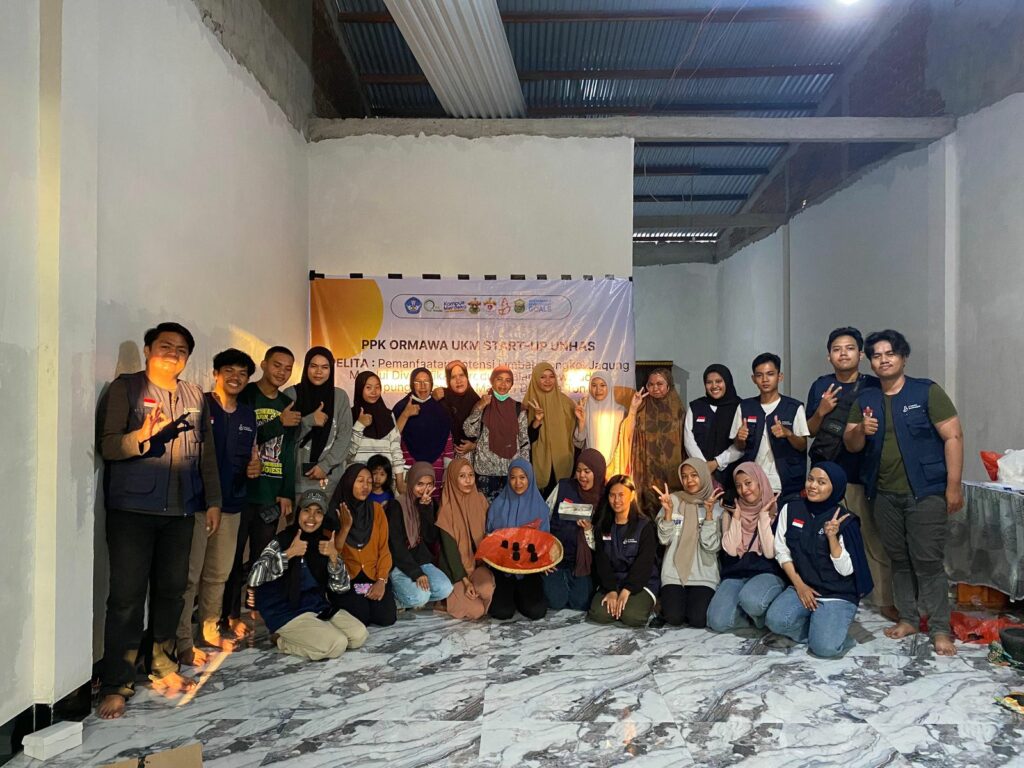 Atasi Masalah Limbah, Mahasiswa Unhas di Takalar Olah Tongkol Jagung Jadi Produk Wirausaha