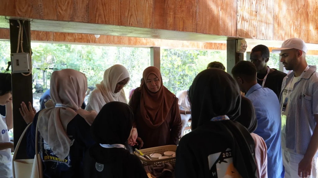 Peserta ICP Unhas 2024 Belajar Memasak Olahan Makanan Berbahan Dasar Rumput Laut