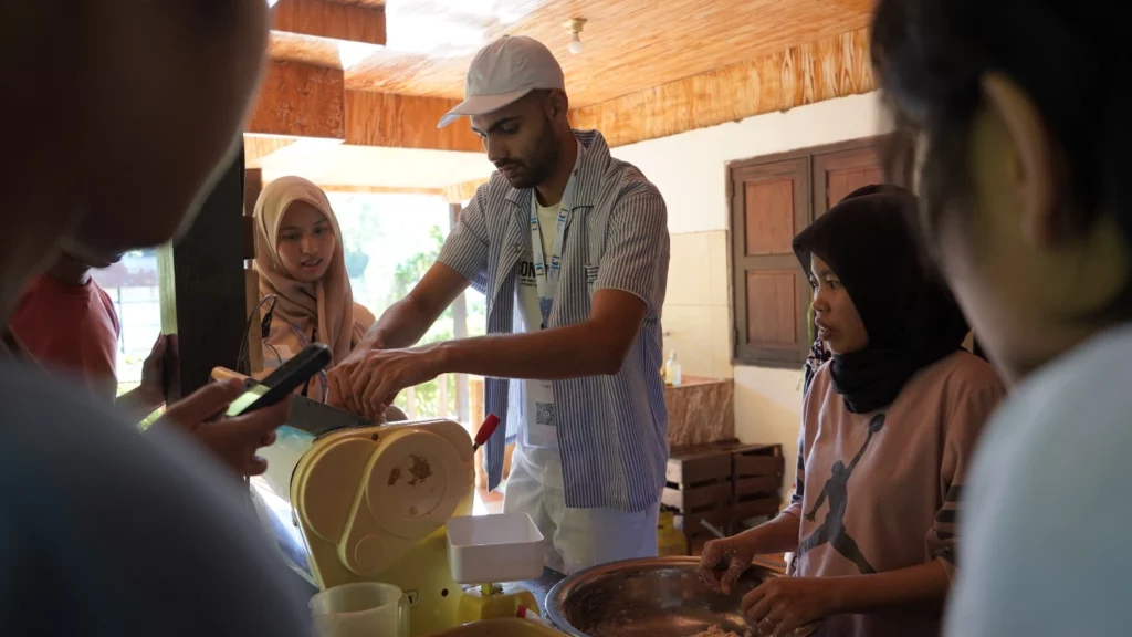 Peserta ICP Unhas 2024 Belajar Memasak Olahan Makanan Berbahan Dasar Rumput Laut