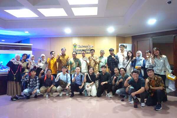 Rektor Unhas Sambut Mahasiswa Inbound Fakultas Kehutanan dari National University of Singapore