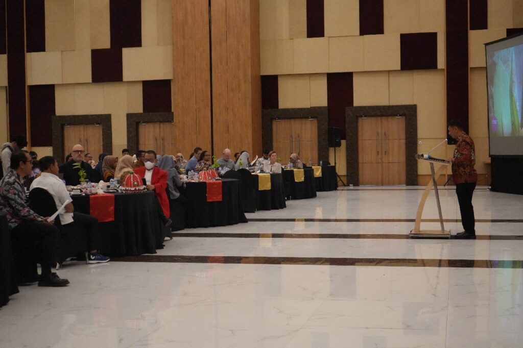 Unhas Tuan Rumah Mid-Year Meeting Konsorsium RISE