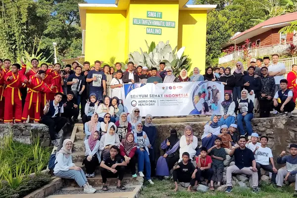 FKG Unhas Gelar Baksos di Dua Sekolah di Malino, Turut Hadir 4 Mahasiswa Kedokteran Gigi dari Jepang