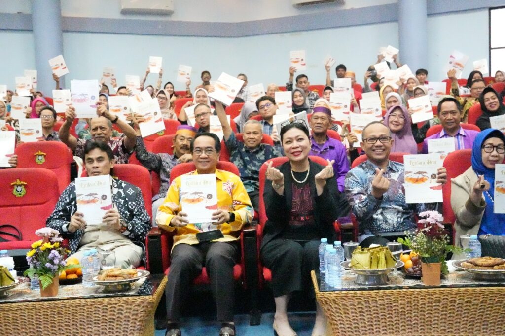 Hadiri Peluncuran Buku Lontara Duri, Rektor Unhas Jejak Warisan Sejarah Tak Ternilai