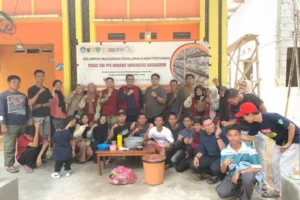 Mahasiswa Unhas Tingkatkan Kemandirian Pemuda Maros Melalui Budidaya Jamur Tiram