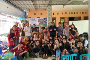 Panen Perdana PPK Ormawa Mahatani Unhas Sukses Terapkan Sistem Drip Fertigasi Gravitasi Bersama KWT Kerabat