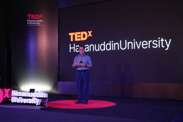 Rektor Unhas Paparkan Pentingnya Penguatan Interdisiplin dalam Riset Perguruan Tinggi di Forum TEDx