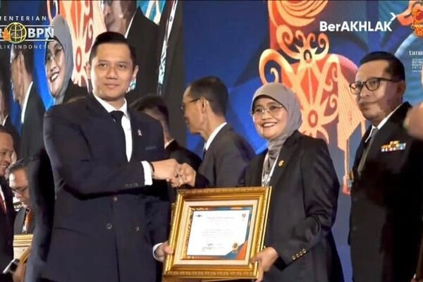 WR III Unhas Raih Penghargaan dari Menteri ATR/BPN