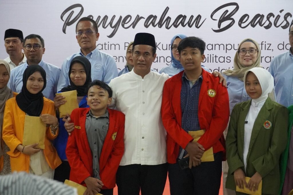 24 Mahasiswa Unhas Terima Beasiswa AAS Foundation