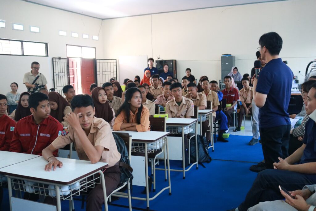 FIKP Unhas - Universitas China Edukasi Pemanfaatan Terumbu Buatan di SMKN 9 Makassar (4)