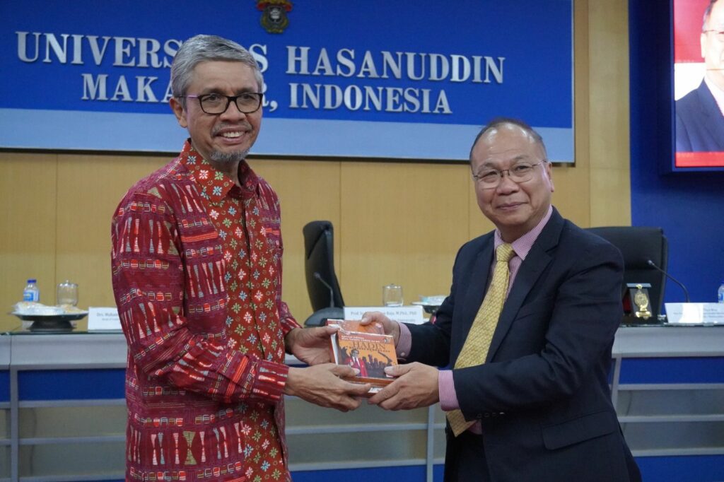 Hadirkan Kuliah Umum. Prof Woo Ajak Unhas Kerjasama untuk Wujudkan Ekonomi Hijau