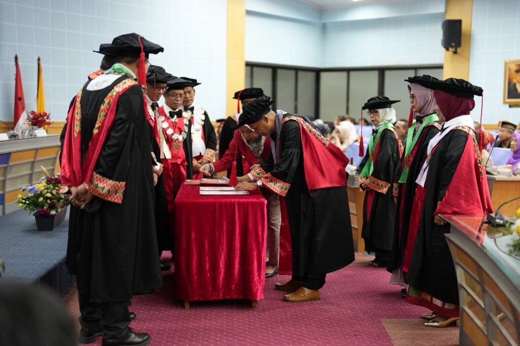 Pengukuhan Empat Guru Besar Baru Unhas Lintas Bidang Ilmu