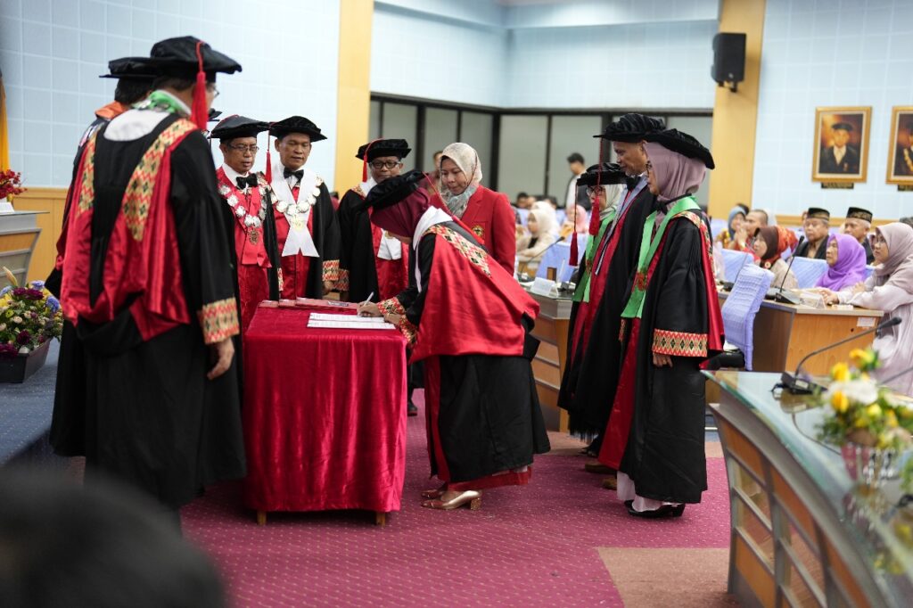 Pengukuhan Empat Guru Besar Baru Unhas Lintas Bidang Ilmu